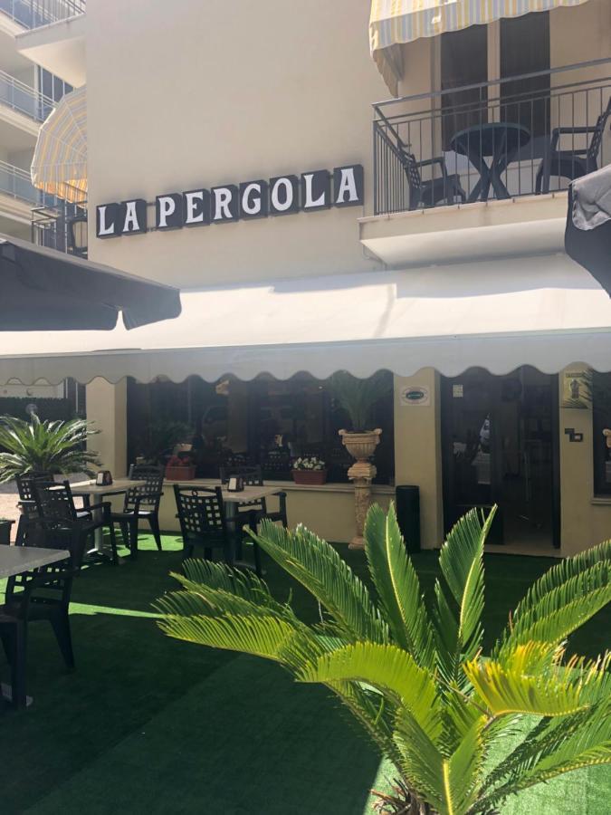 Hotel La Pergola ベラーリア・イジェア・マリーナ エクステリア 写真