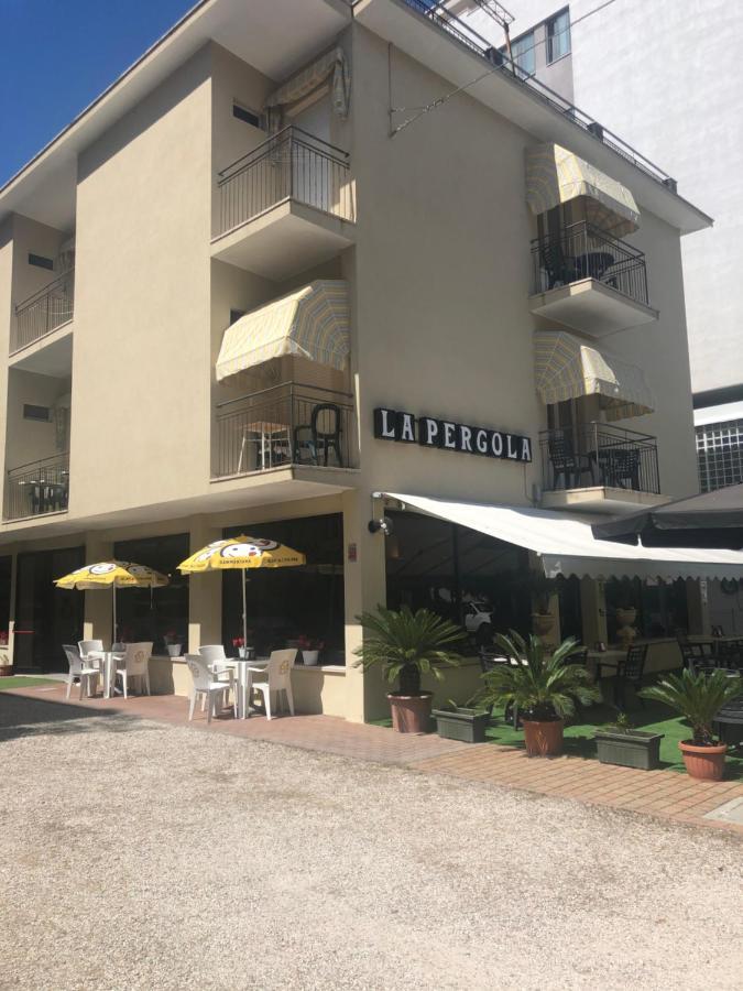 Hotel La Pergola ベラーリア・イジェア・マリーナ エクステリア 写真