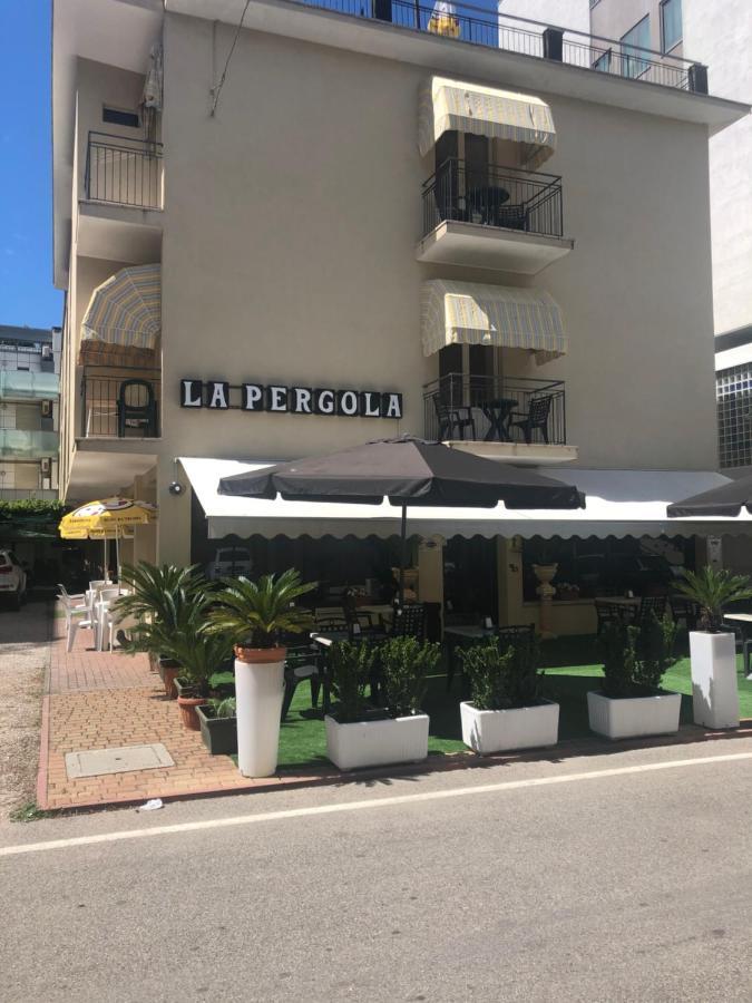 Hotel La Pergola ベラーリア・イジェア・マリーナ エクステリア 写真